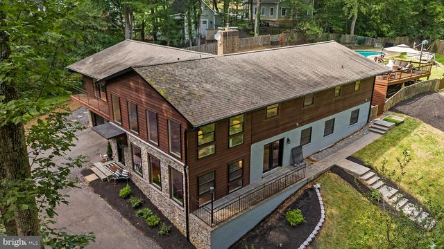 10204 WESTFORD DR, Vienna, VA 22182