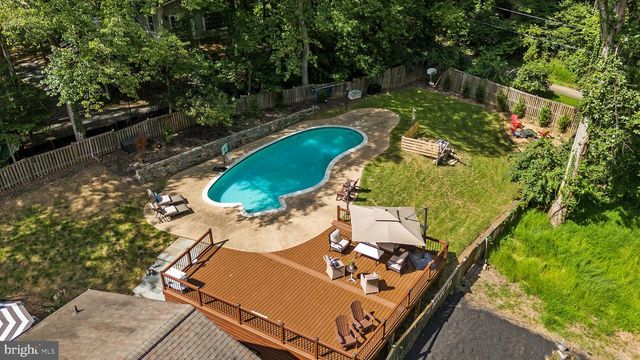 10204 WESTFORD DR, Vienna, VA 22182