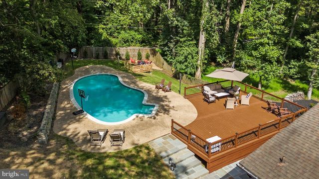 10204 WESTFORD DR, Vienna, VA 22182