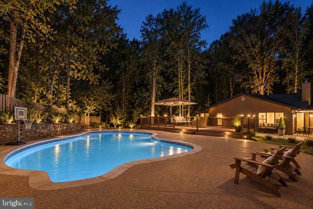 10204 WESTFORD DR, Vienna, VA 22182