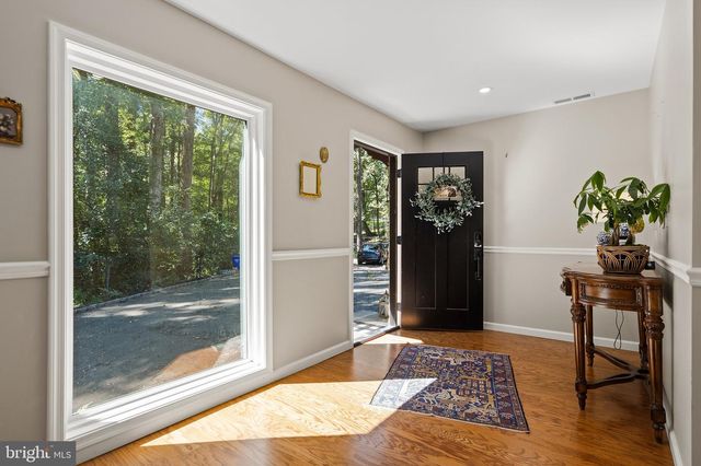 10204 WESTFORD DR, Vienna, VA 22182