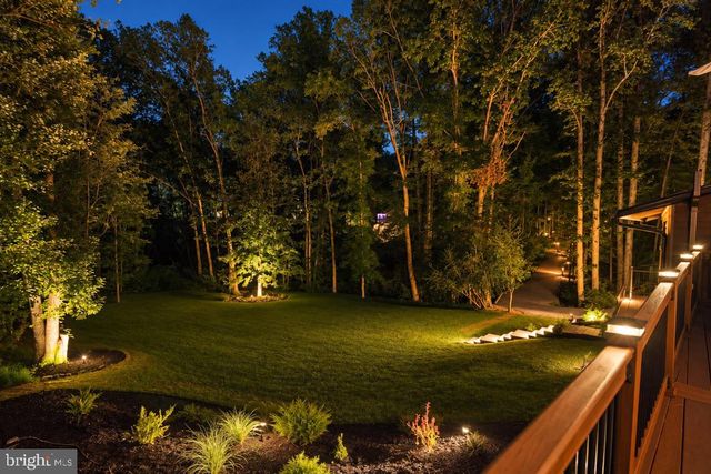 10204 WESTFORD DR, Vienna, VA 22182