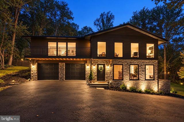 10204 WESTFORD DR, Vienna, VA 22182