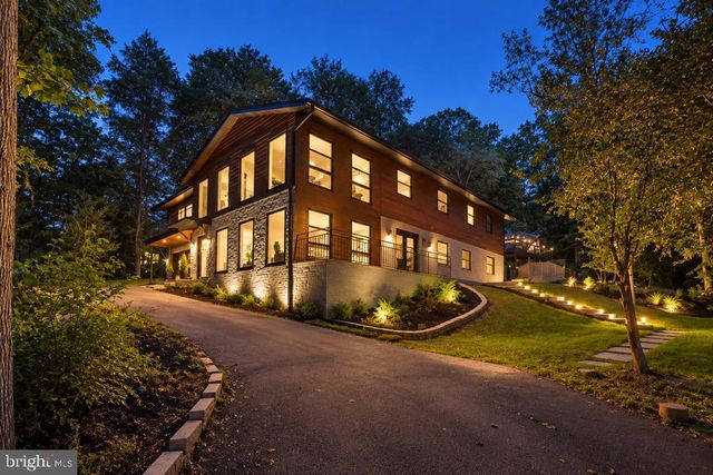 10204 WESTFORD DR, Vienna, VA 22182