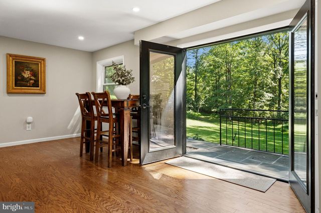 10204 WESTFORD DR, Vienna, VA 22182