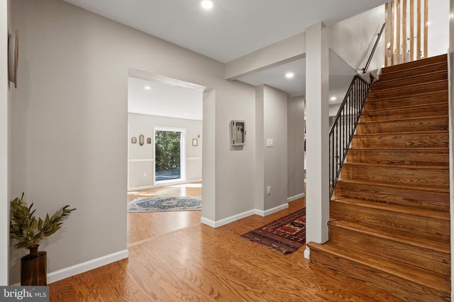10204 WESTFORD DR, Vienna, VA 22182