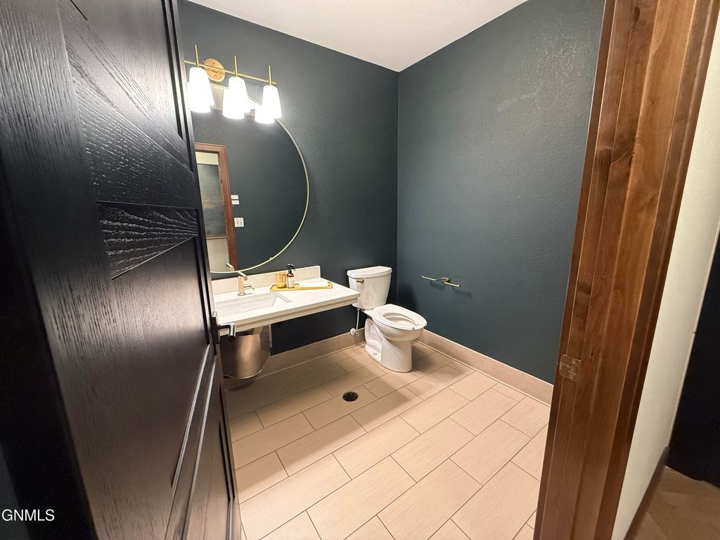 3250 Rock Island Place, Bismarck, ND 58504 photo 12