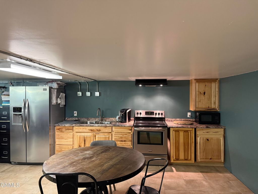 3250 Rock Island Place, Bismarck, ND 58504 photo 14