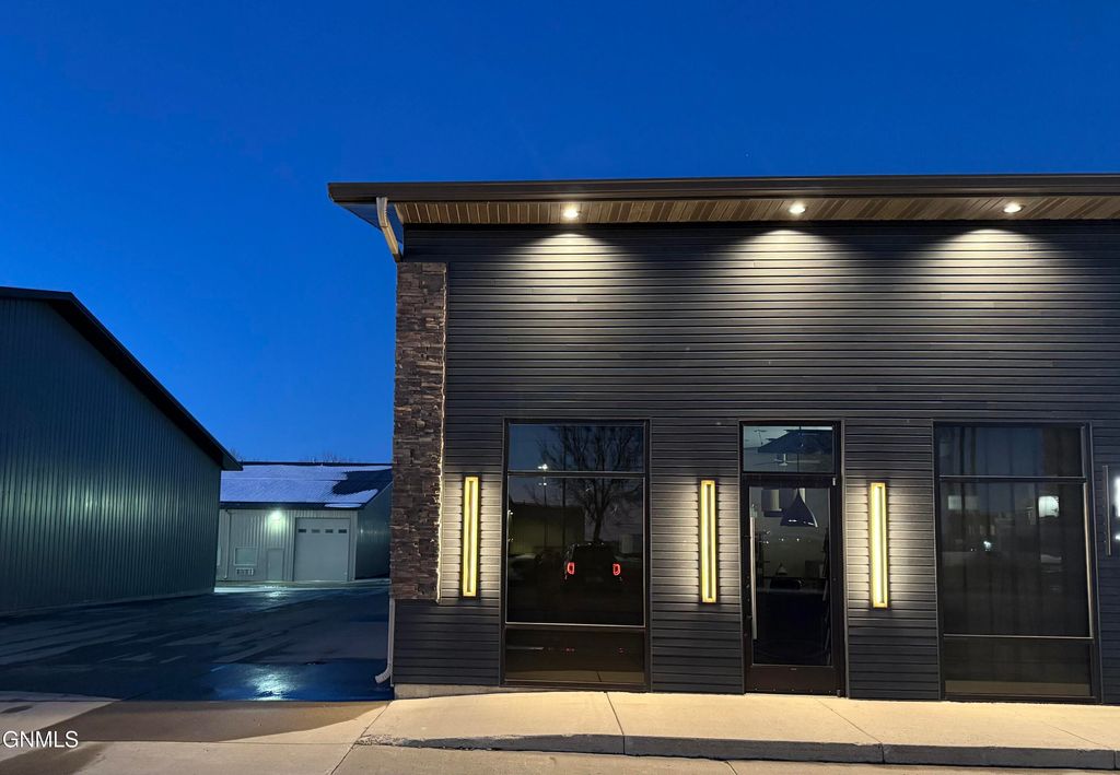 3250 Rock Island Place, Bismarck, ND 58504 photo 2