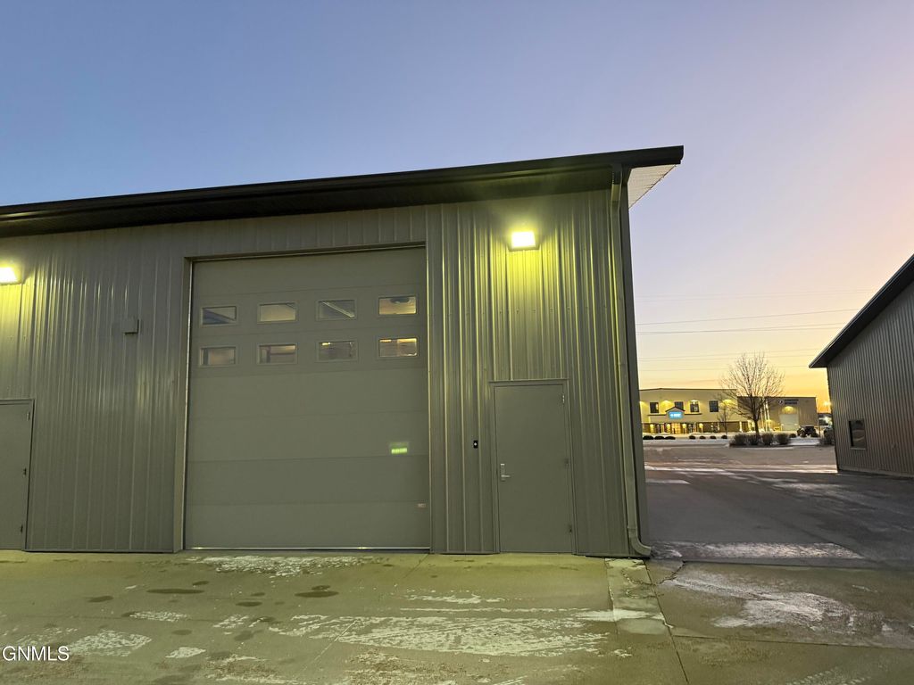 3250 Rock Island Place, Bismarck, ND 58504 photo 22