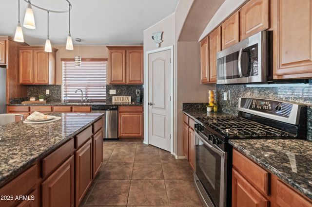 2911 E Quiet Hollow Lane, Phoenix, AZ 85024