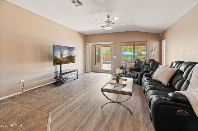 2911 E Quiet Hollow Lane, Phoenix, AZ 85024