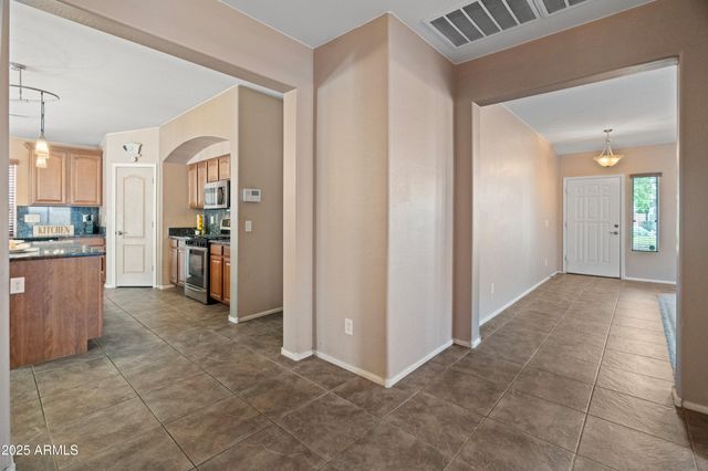 2911 E Quiet Hollow Lane, Phoenix, AZ 85024