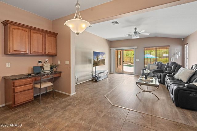 2911 E Quiet Hollow Lane, Phoenix, AZ 85024