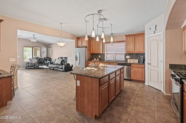 2911 E Quiet Hollow Lane, Phoenix, AZ 85024