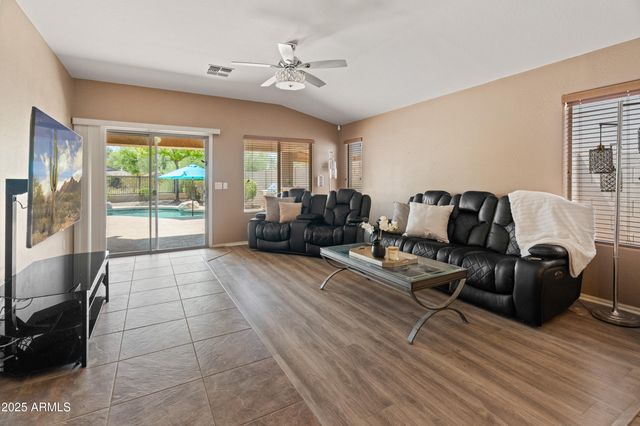 2911 E Quiet Hollow Lane, Phoenix, AZ 85024