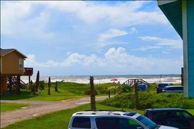123 Sandpiper Avenue, Surfside Beach, TX 77541