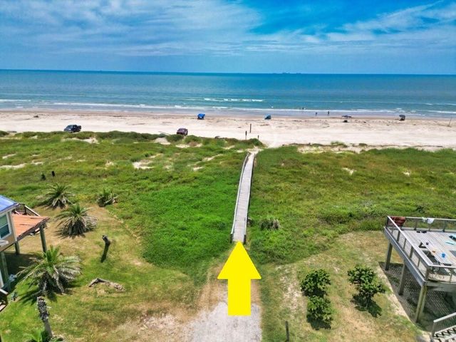 123 Sandpiper Avenue, Surfside Beach, TX 77541