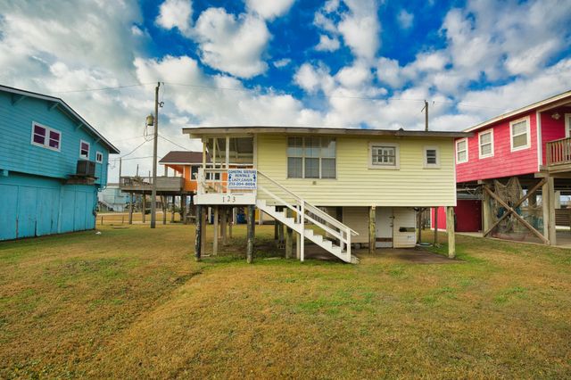 123 Sandpiper Avenue, Surfside Beach, TX 77541
