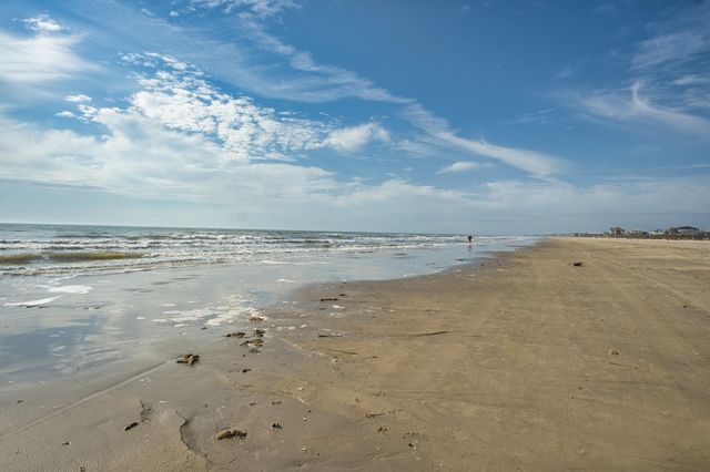 123 Sandpiper Avenue, Surfside Beach, TX 77541