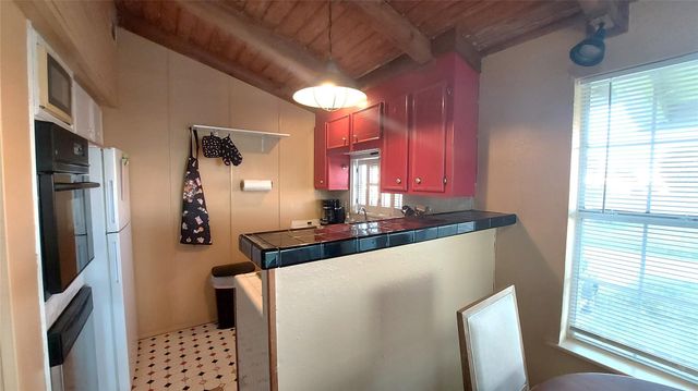 123 Sandpiper Avenue, Surfside Beach, TX 77541