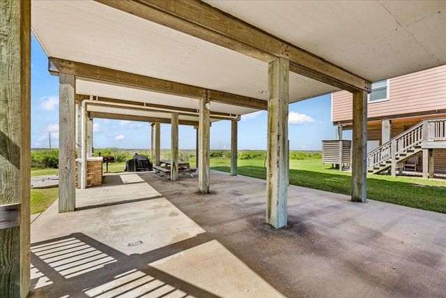 2811 Blue Water Highway, Surfside Beach, TX 77541