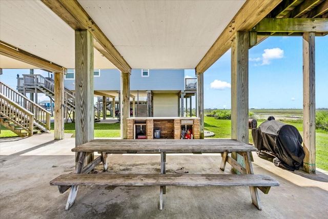 2811 Blue Water Highway, Surfside Beach, TX 77541