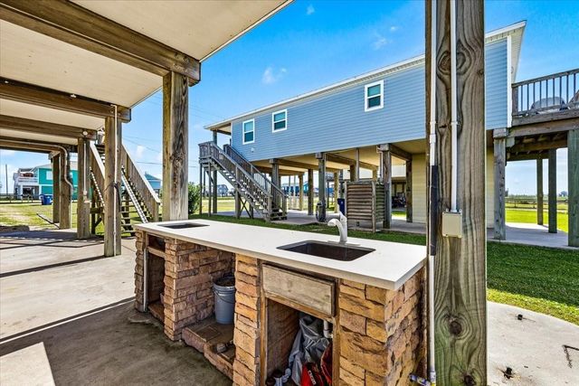 2811 Blue Water Highway, Surfside Beach, TX 77541