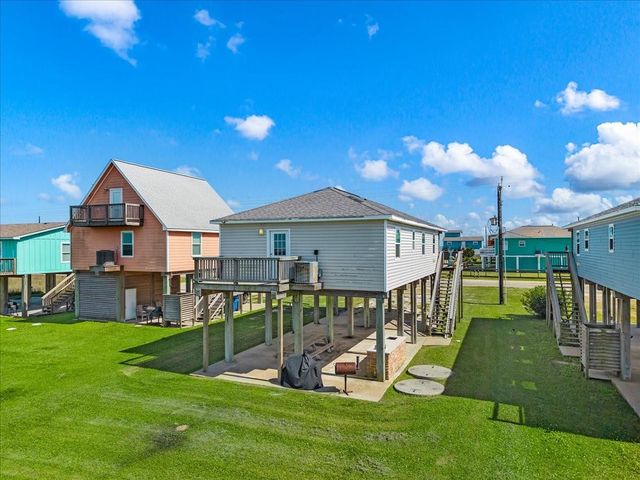 2811 Blue Water Highway, Surfside Beach, TX 77541