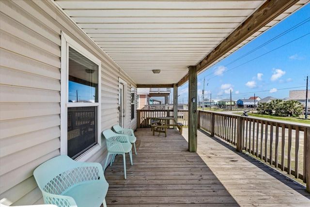 2811 Blue Water Highway, Surfside Beach, TX 77541