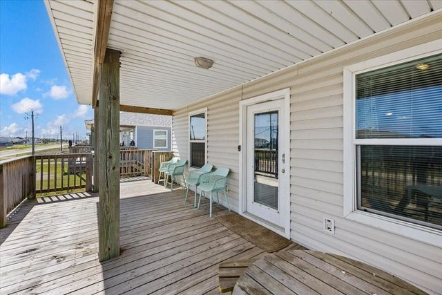 2811 Blue Water Highway, Surfside Beach, TX 77541