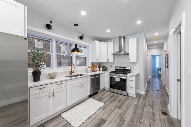 4044 W Kamerling Avenue, Chicago, IL 60651