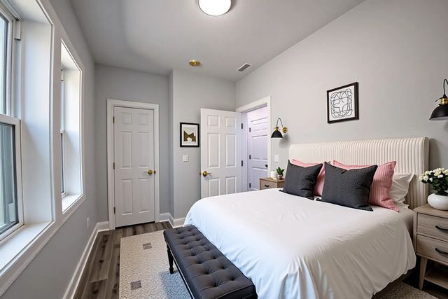 4044 W Kamerling Avenue, Chicago, IL 60651