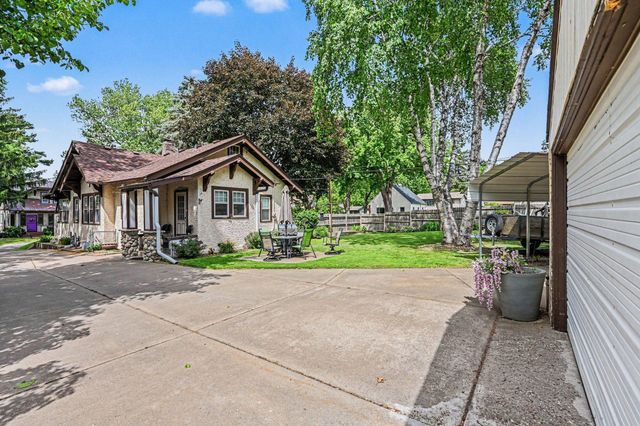 2678 8th Avenue E, North Saint Paul, MN 55109