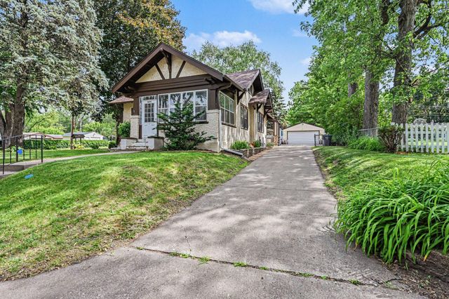 2678 8th Avenue E, North Saint Paul, MN 55109