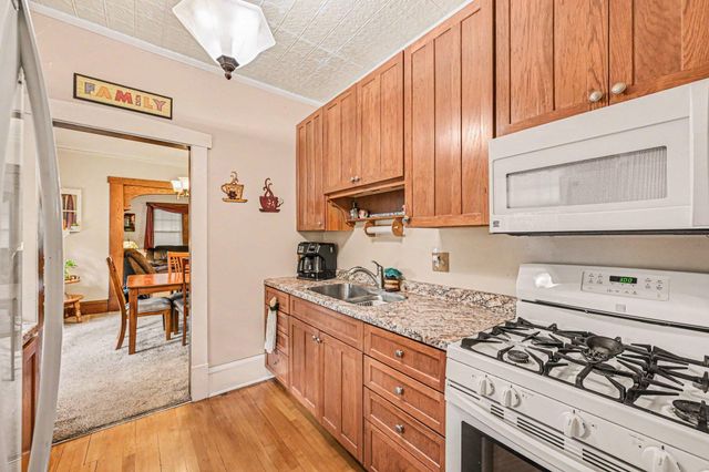 2678 8th Avenue E, North Saint Paul, MN 55109