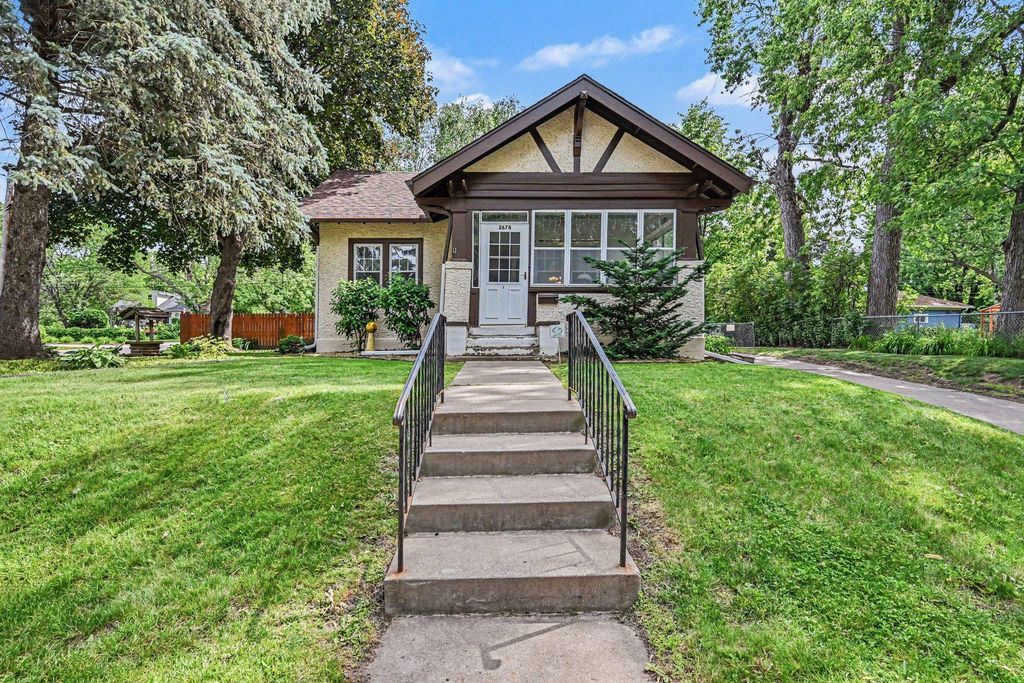 2678 8th Avenue E, North Saint Paul, MN 55109