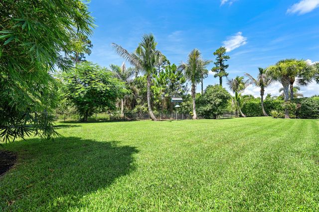 8176 SE Red Root Way, Jupiter, FL 33458