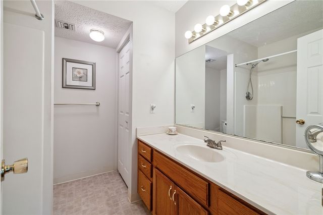 5136 Polo Fields Dr, Hampton, PA 15044