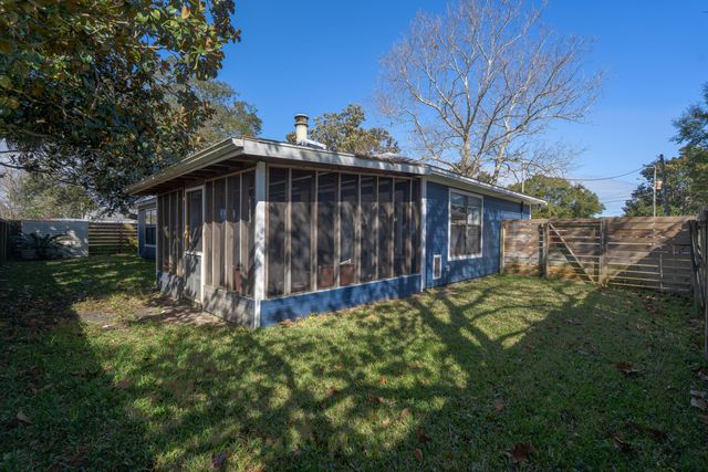 301 Primrose Circle, Destin, FL 32541