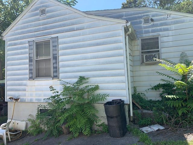 25 Johnson St, Worcester, MA 01604