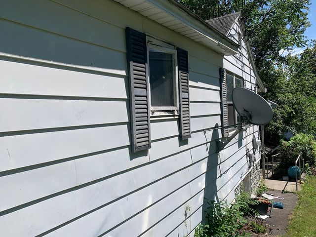 25 Johnson St, Worcester, MA 01604