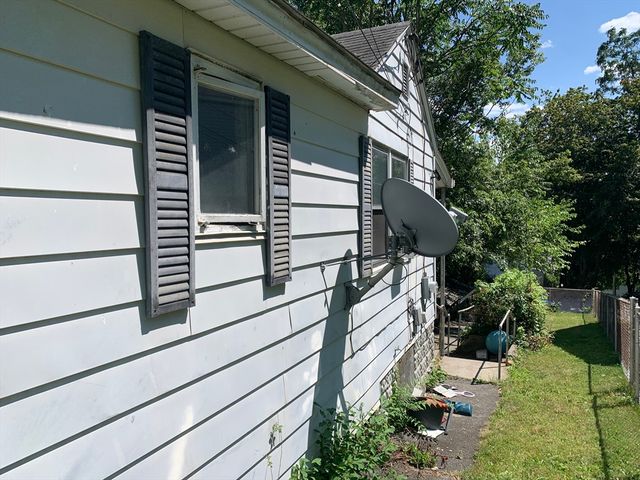 25 Johnson St, Worcester, MA 01604