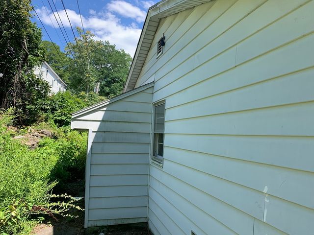 25 Johnson St, Worcester, MA 01604