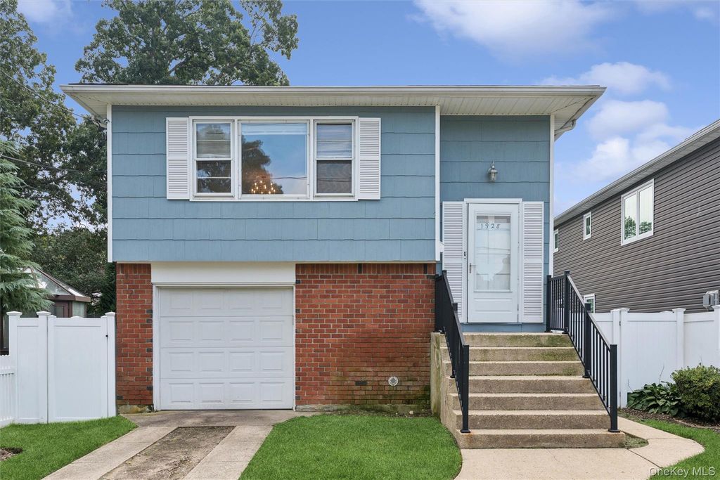1928 Gormley Avenue, Merrick, NY 11566 — photo 2