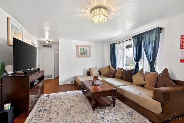 9007 Rolling Lane, Sycamore Twp, OH 45236