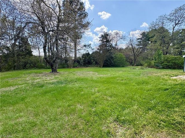 118 Lakeview Circle, Thomasville, NC 27360