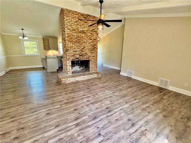 118 Lakeview Circle, Thomasville, NC 27360