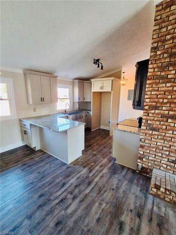 118 Lakeview Circle, Thomasville, NC 27360