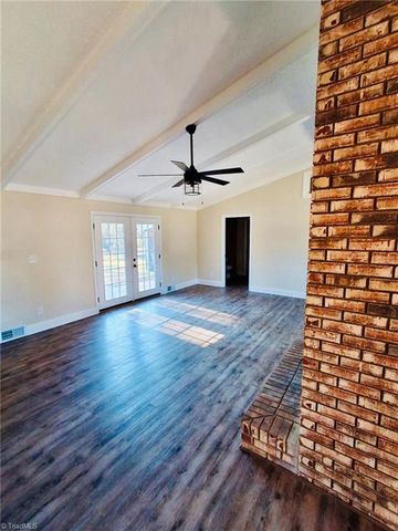 118 Lakeview Circle, Thomasville, NC 27360